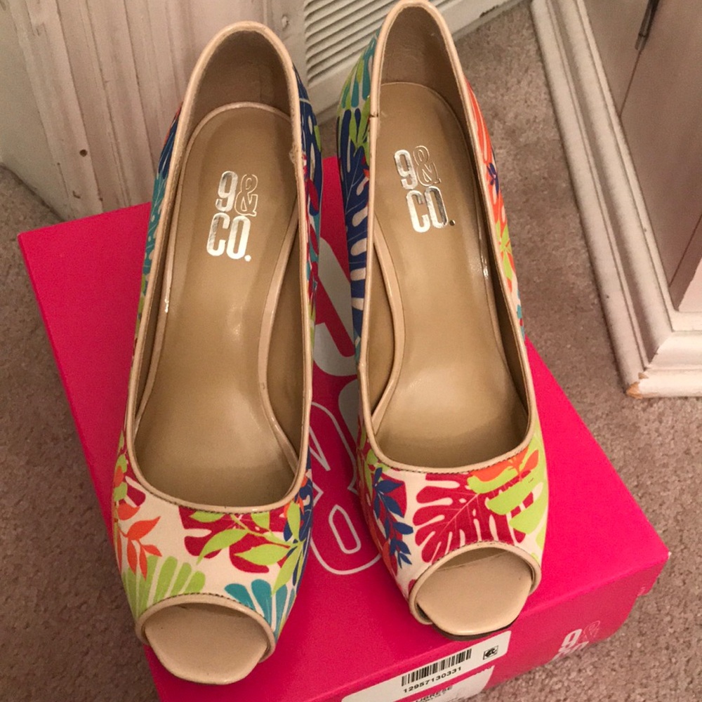 9 & Co floral sandals with open toe and 4 1/4 heel